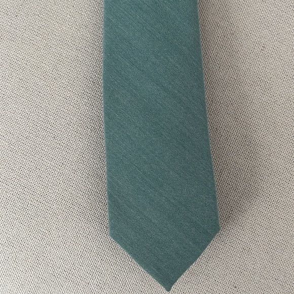 Bar III Gillis Solid Neck Tie in Green, New with Tag - Picture 5 of 11